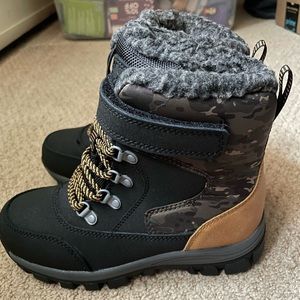 Cat & Jack Snow Boots NWT Size 13